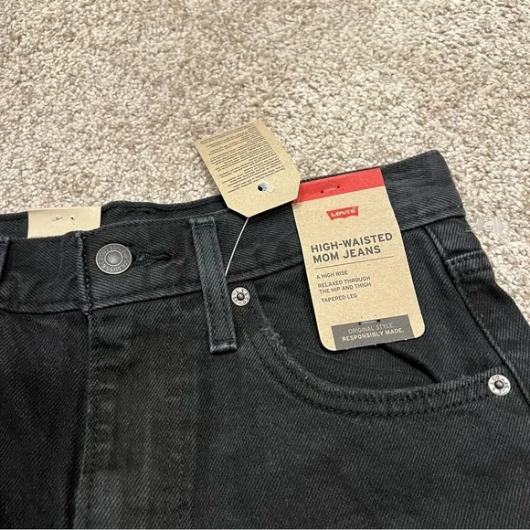 Womens Size 26in Levi’s High Waisted Mom Jeans Black Ripped - Picture 5 of 8